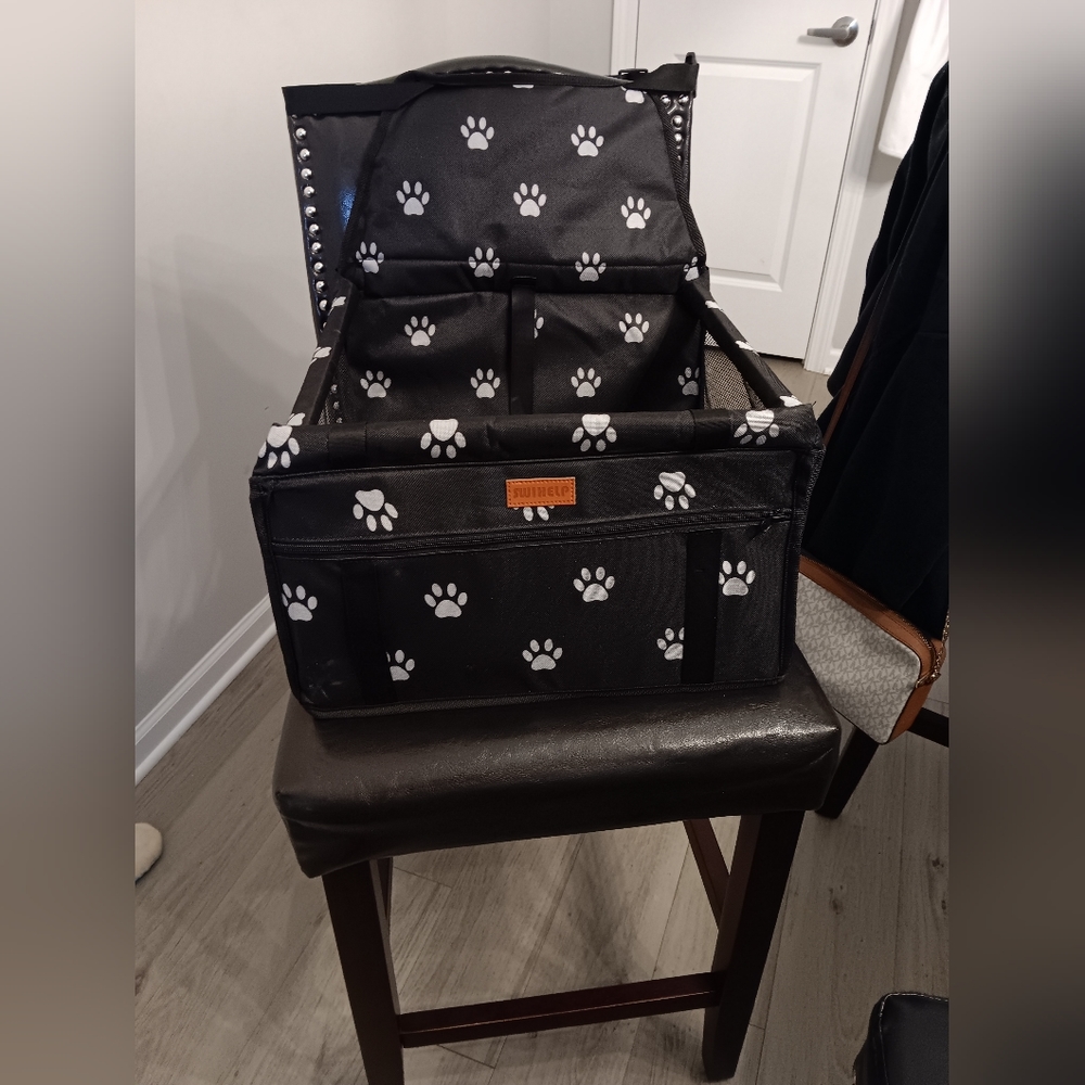 Barely used Swihelp dog carrier os black with white paw prints 🐾 🐕‍🦺